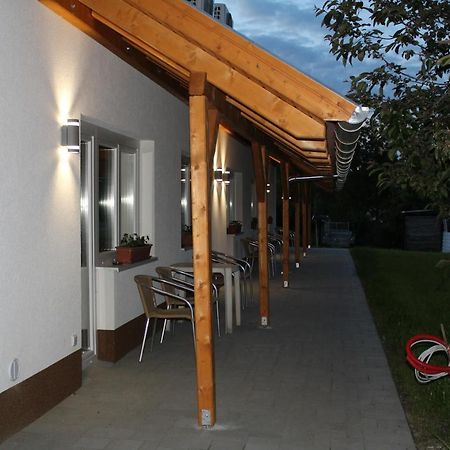 Czermann Holiday Inn Oroszlány Екстериор снимка
