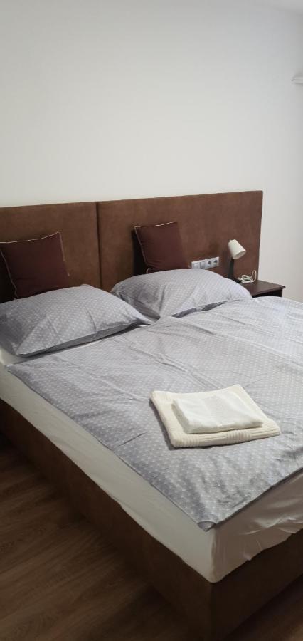 Czermann Holiday Inn Oroszlány Екстериор снимка