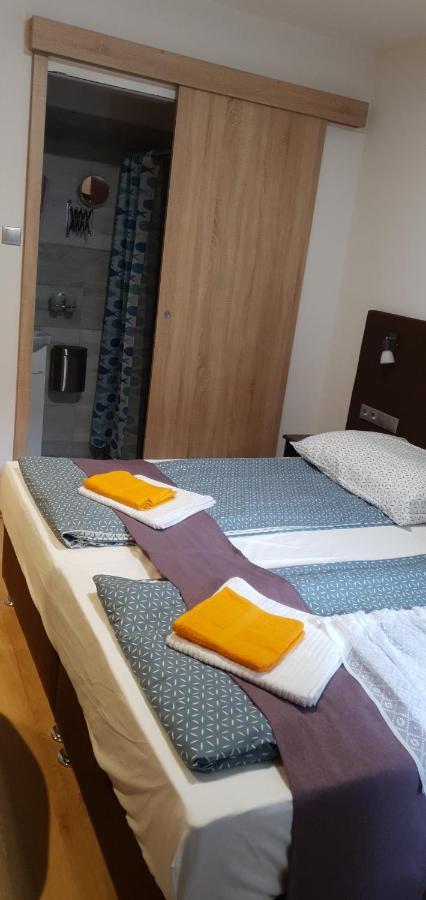 Czermann Holiday Inn Oroszlány Екстериор снимка