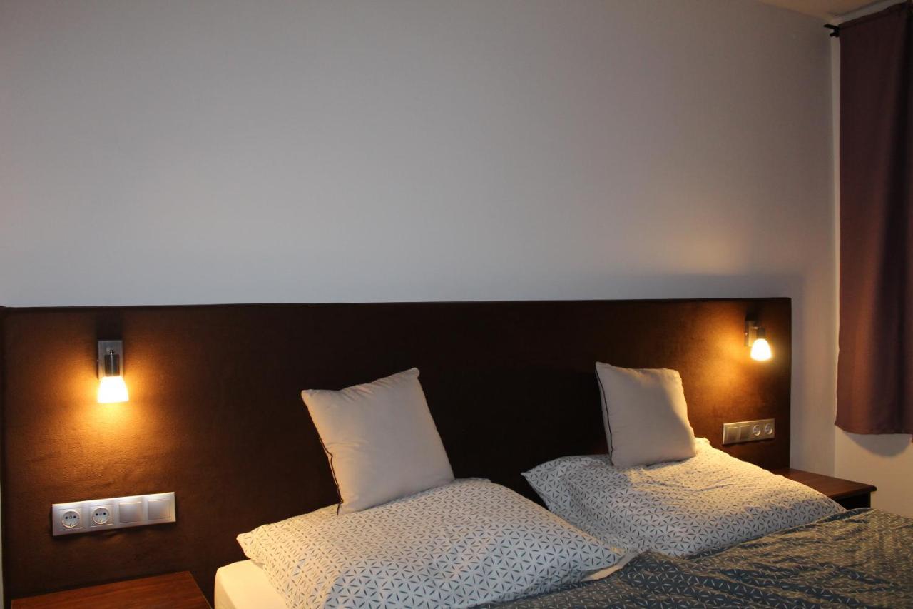 Czermann Holiday Inn Oroszlány Екстериор снимка